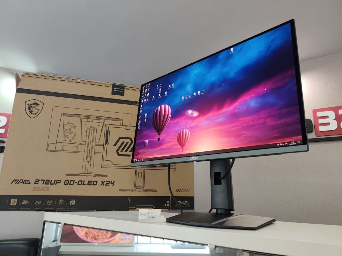 Монитор MSI MAG 272UP QD-OLED X24 Монитор MSI MAG 272UP QD-OLED X24